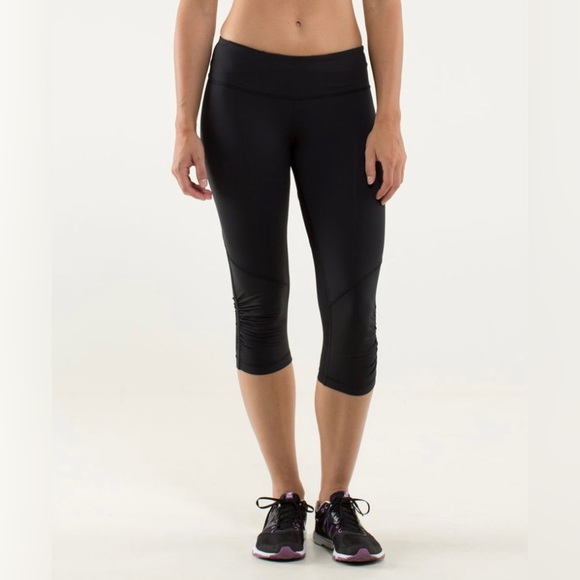 Lululemon Run For Your Life Crop.  EUC!  Size 8. Power Luxtreme, Circle Mesh. - Picture 2 of 8